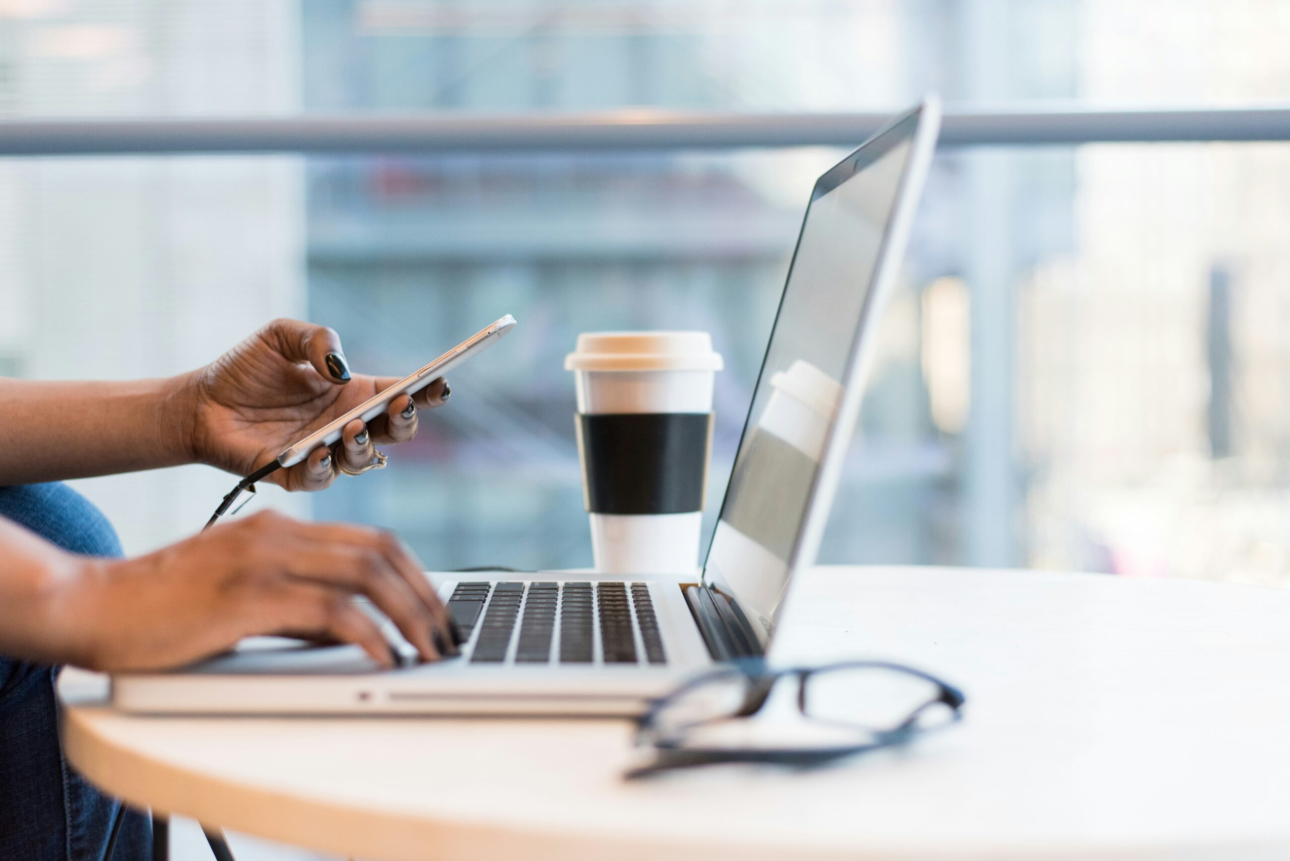 How to Give Constructive Feedback as a BIPOC Woman Leader: Empower Your Diverse Team with Confidence